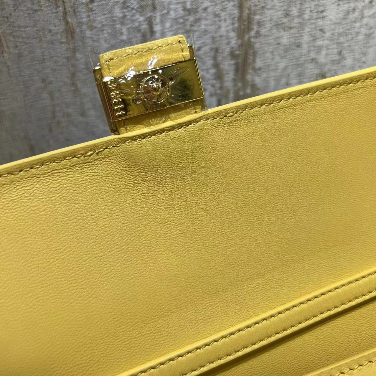 096 63123198 size 21x11.5x5cm