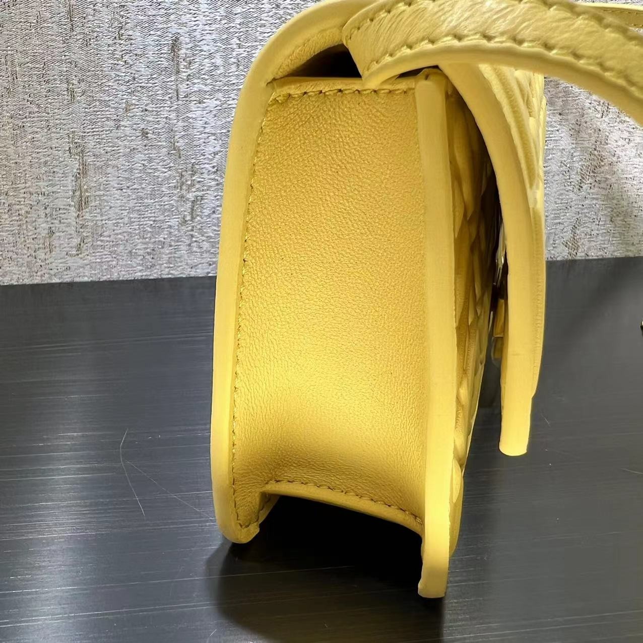 096 63123198 size 21x11.5x5cm