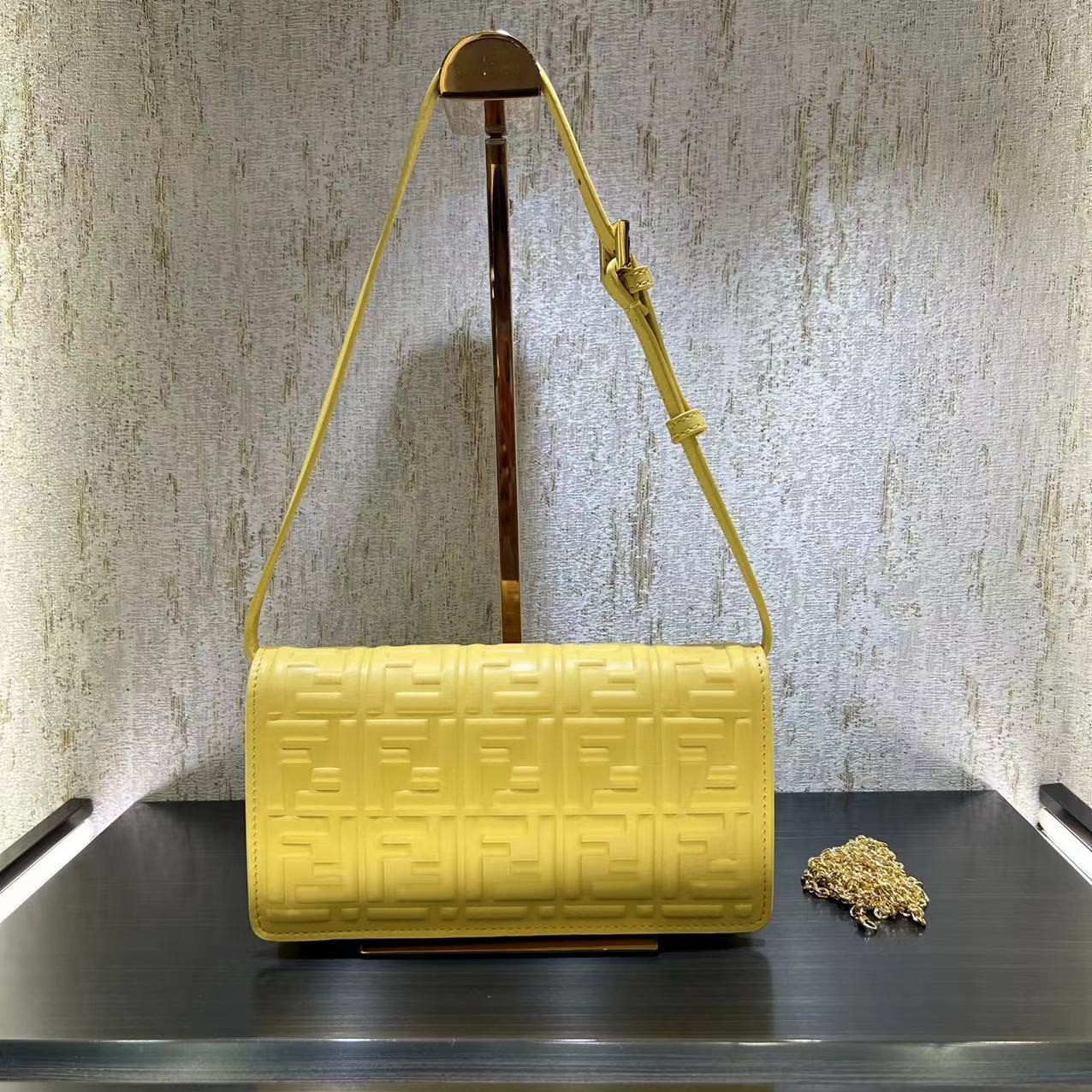096 63123198 size 21x11.5x5cm