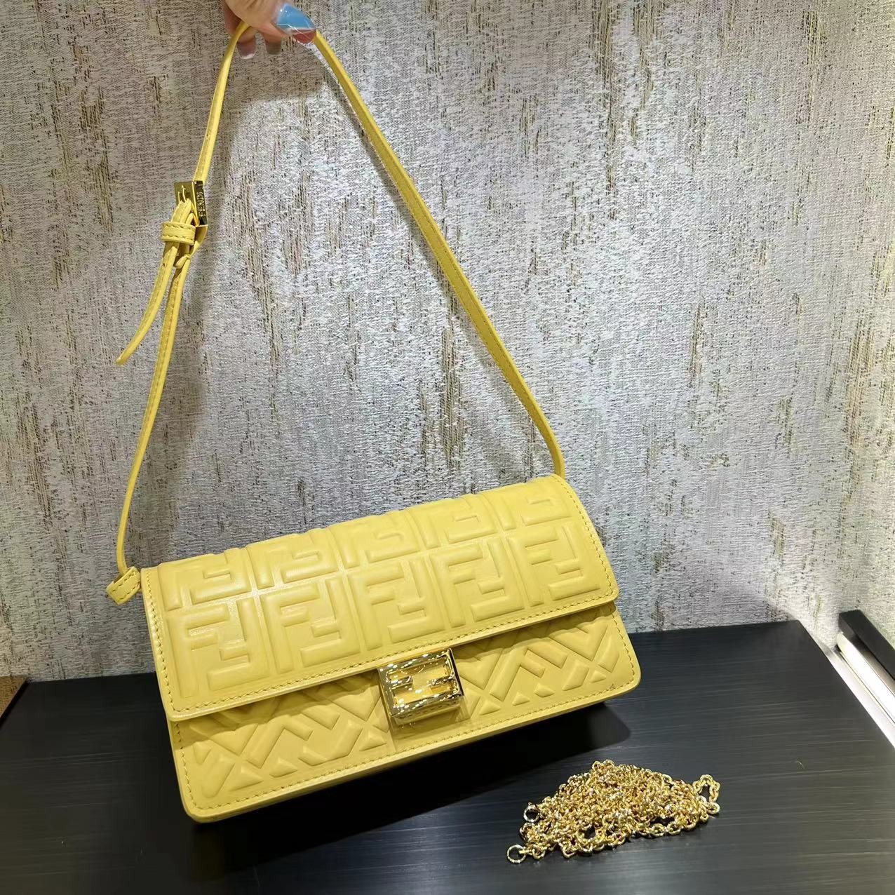 096 63123198 size 21x11.5x5cm