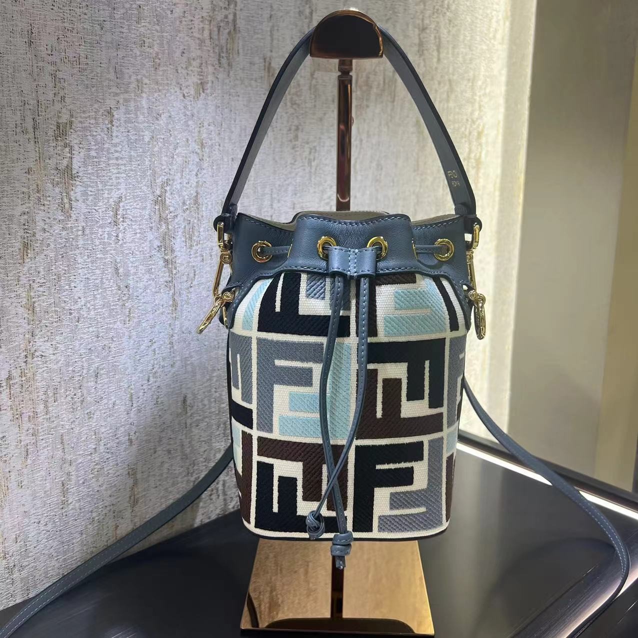 095 59123173 size 12x18x10cm