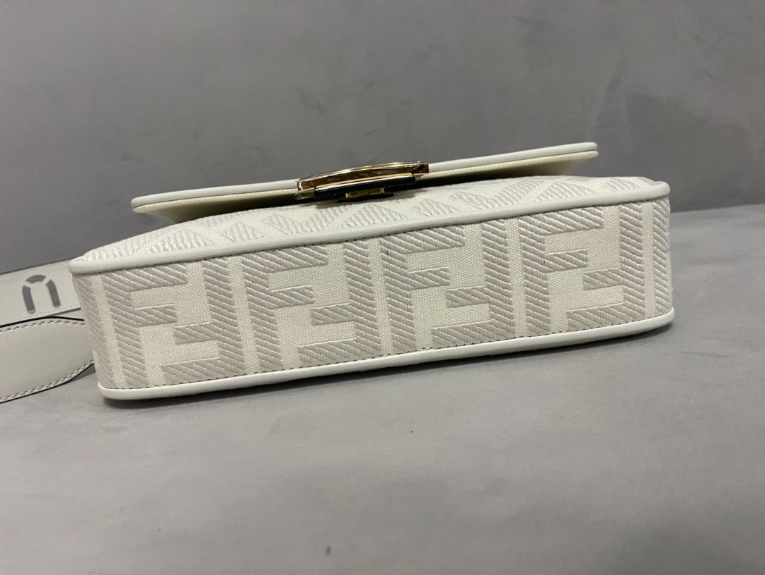 090 70123213 size 27x6x15cm
