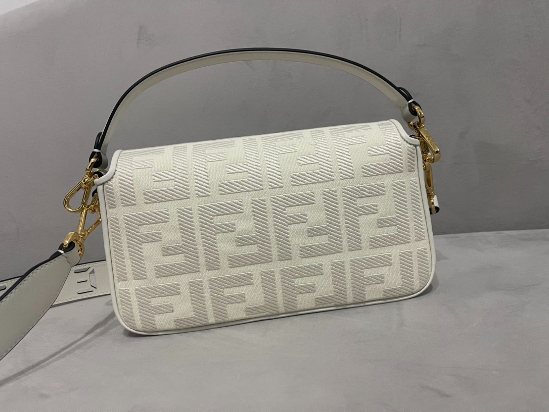 090 70123213 size 27x6x15cm