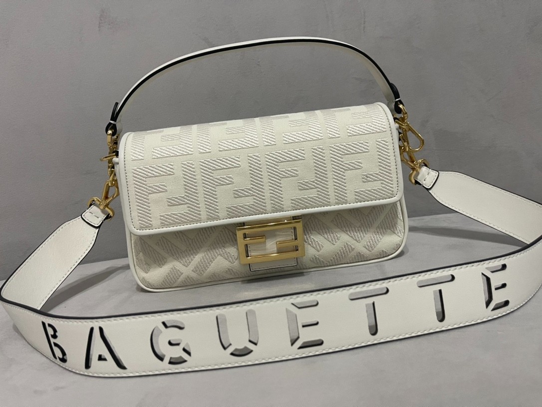 090 70123213 size 27x6x15cm