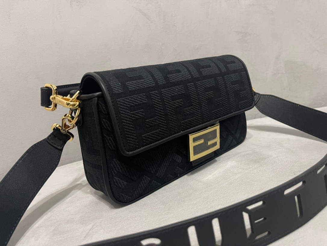 089 70123213 size 27x6x15cm