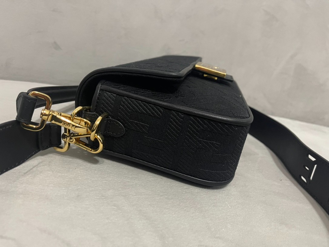 089 70123213 size 27x6x15cm