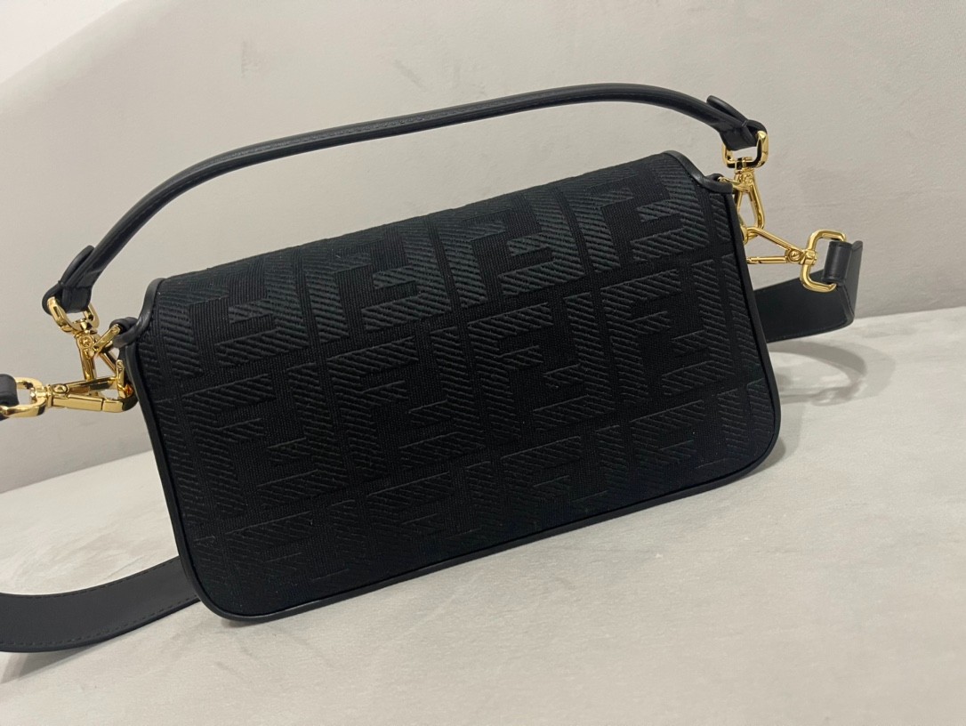 089 70123213 size 27x6x15cm
