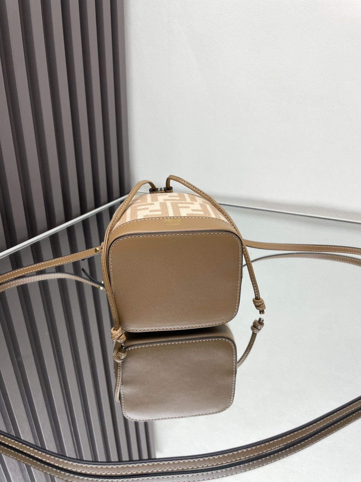 076 62123184 size 12x18x10cm