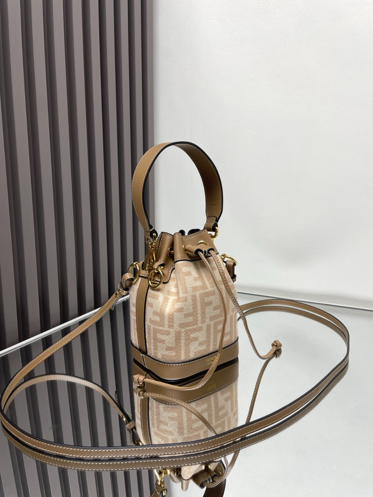 076 62123184 size 12x18x10cm
