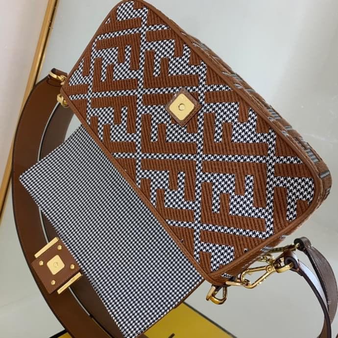 053 70123197 size 26x13x6cm