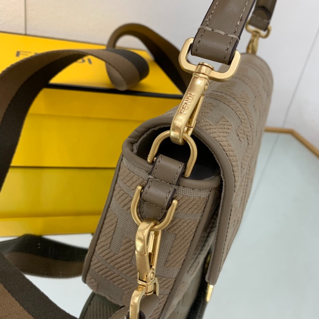 051 65123202 size 26x13x6cm