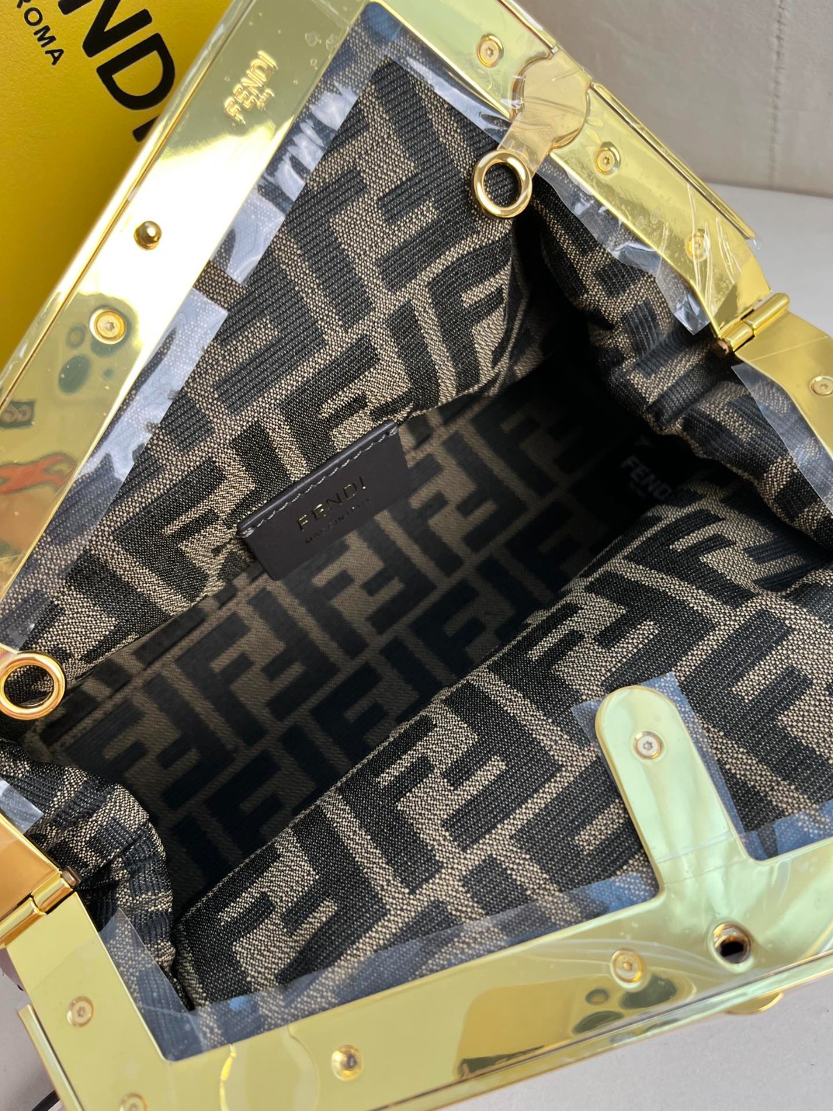 038 85123226 size 24x9x18cm