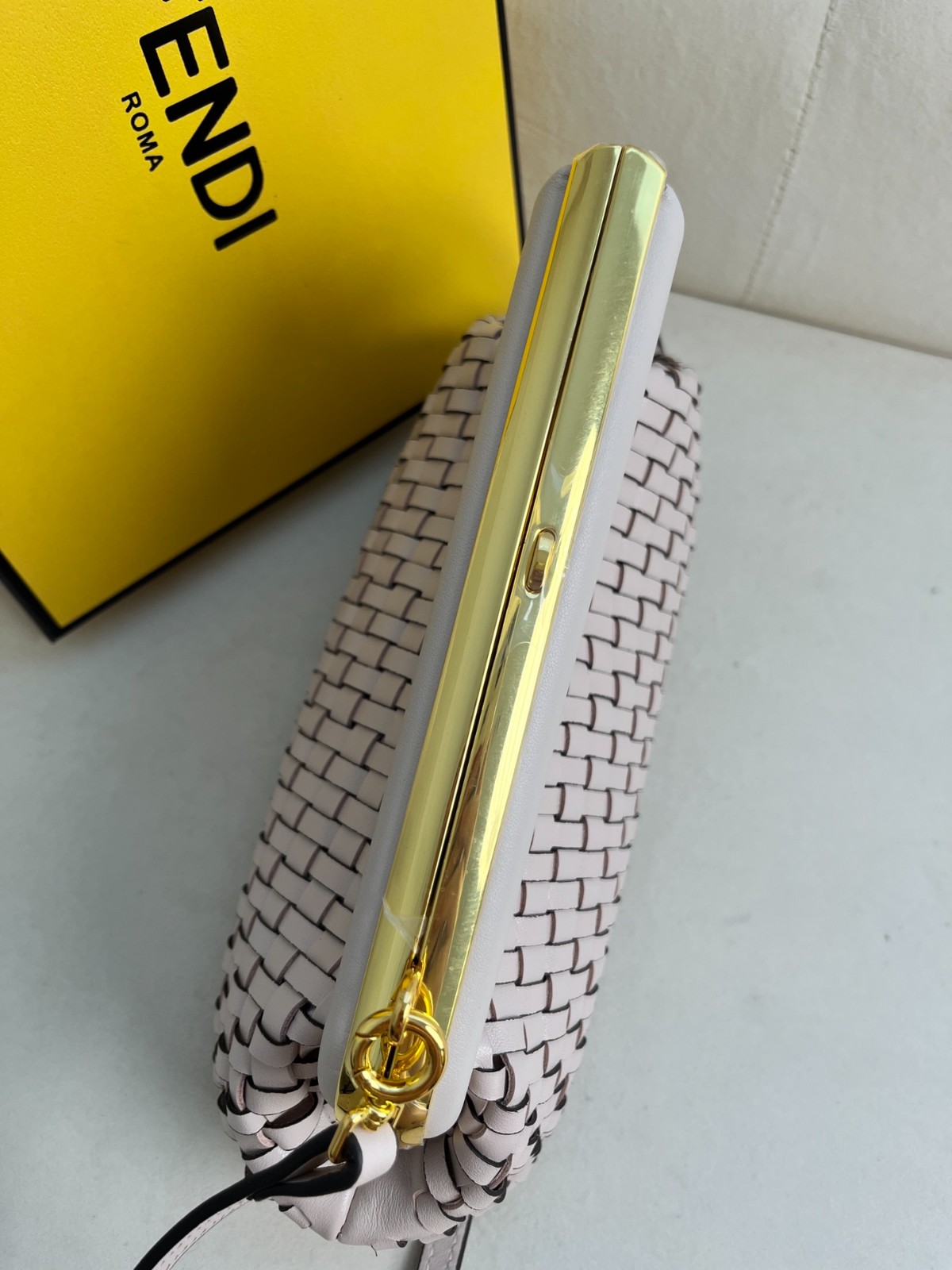 038 85123226 size 24x9x18cm