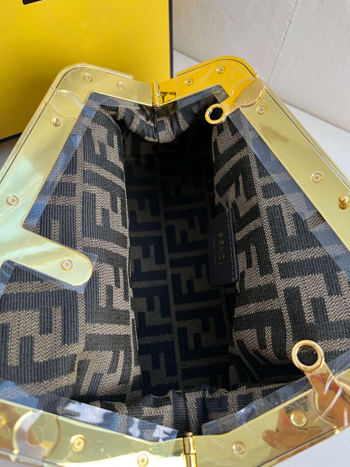 038 85123226 size 24x9x18cm