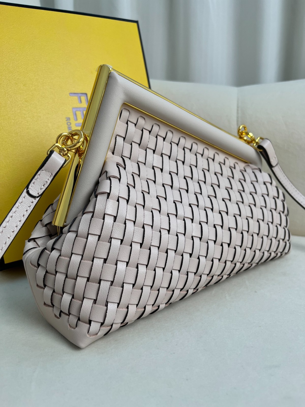 038 85123226 size 24x9x18cm