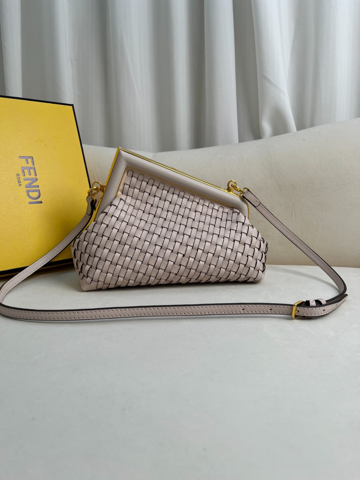 038 85123226 size 24x9x18cm