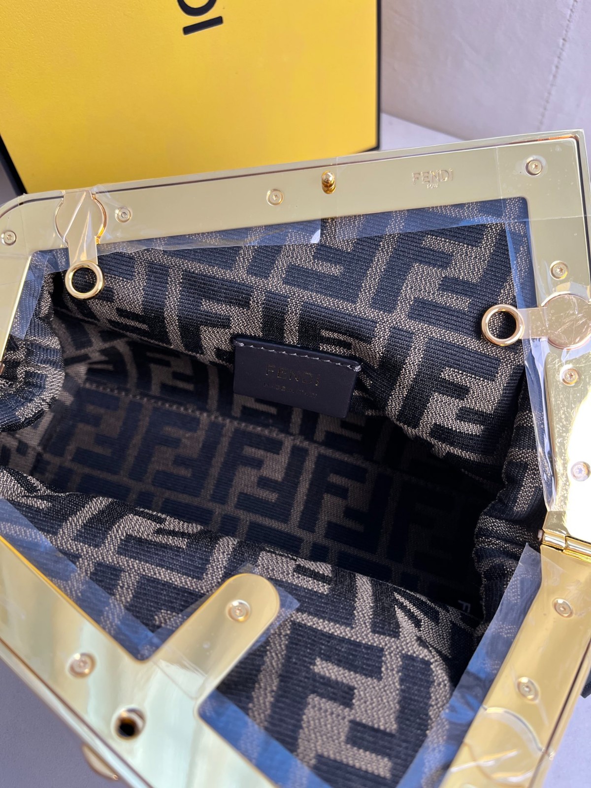 037 85123226 size 24x9x18cm