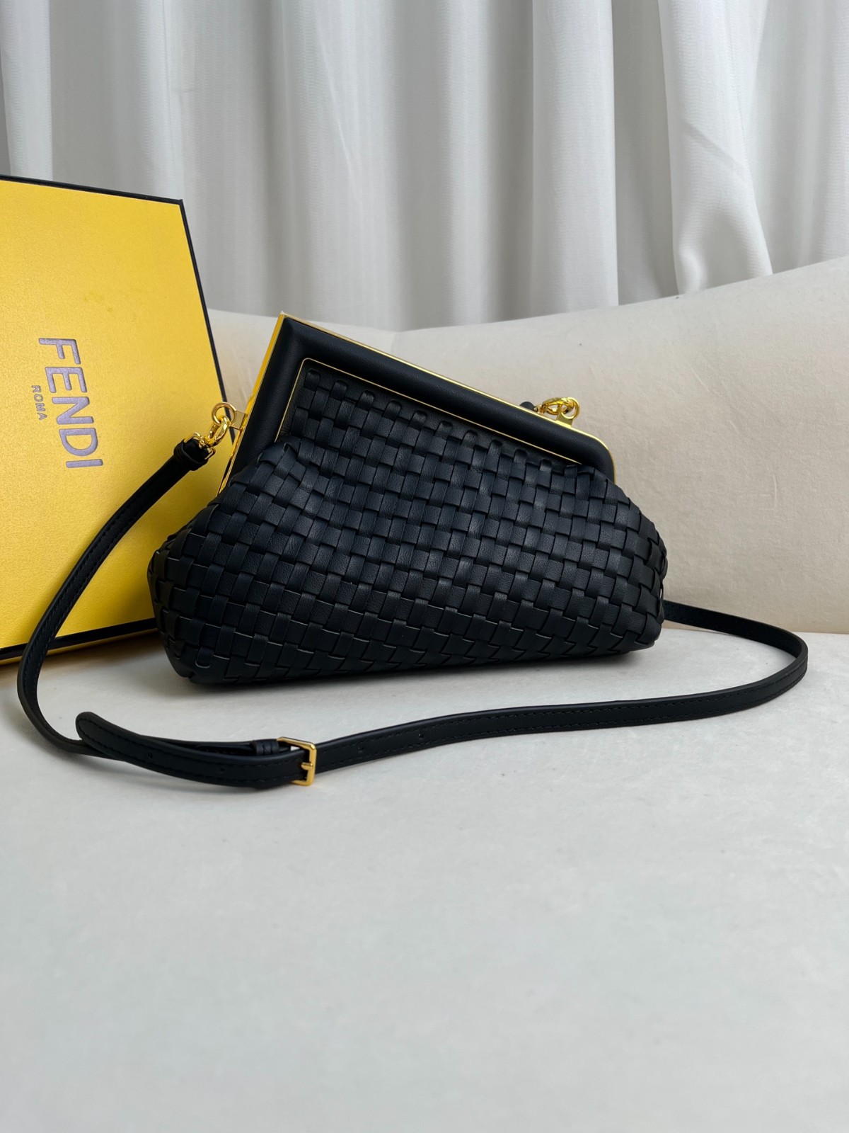 037 85123226 size 24x9x18cm