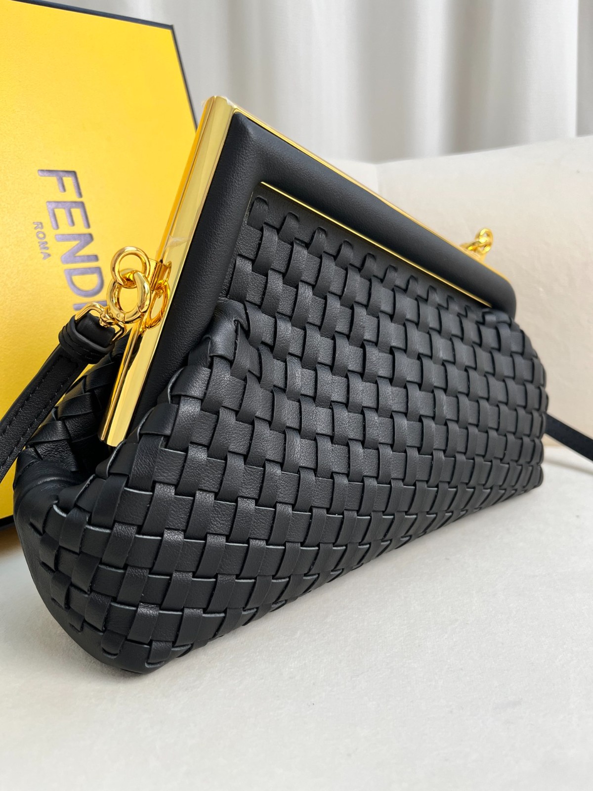 037 85123226 size 24x9x18cm