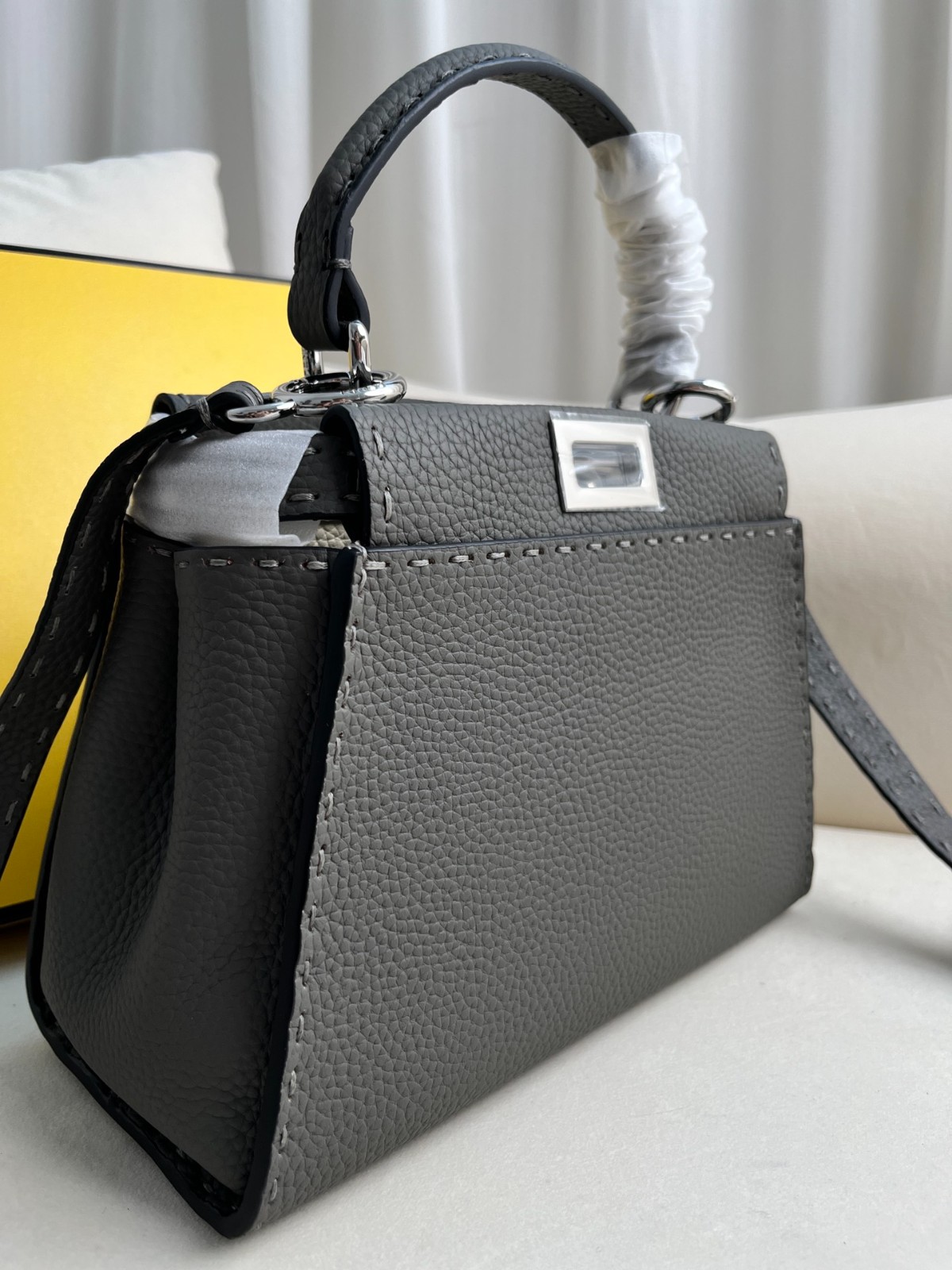 032 100123256 size 23x12x18cm