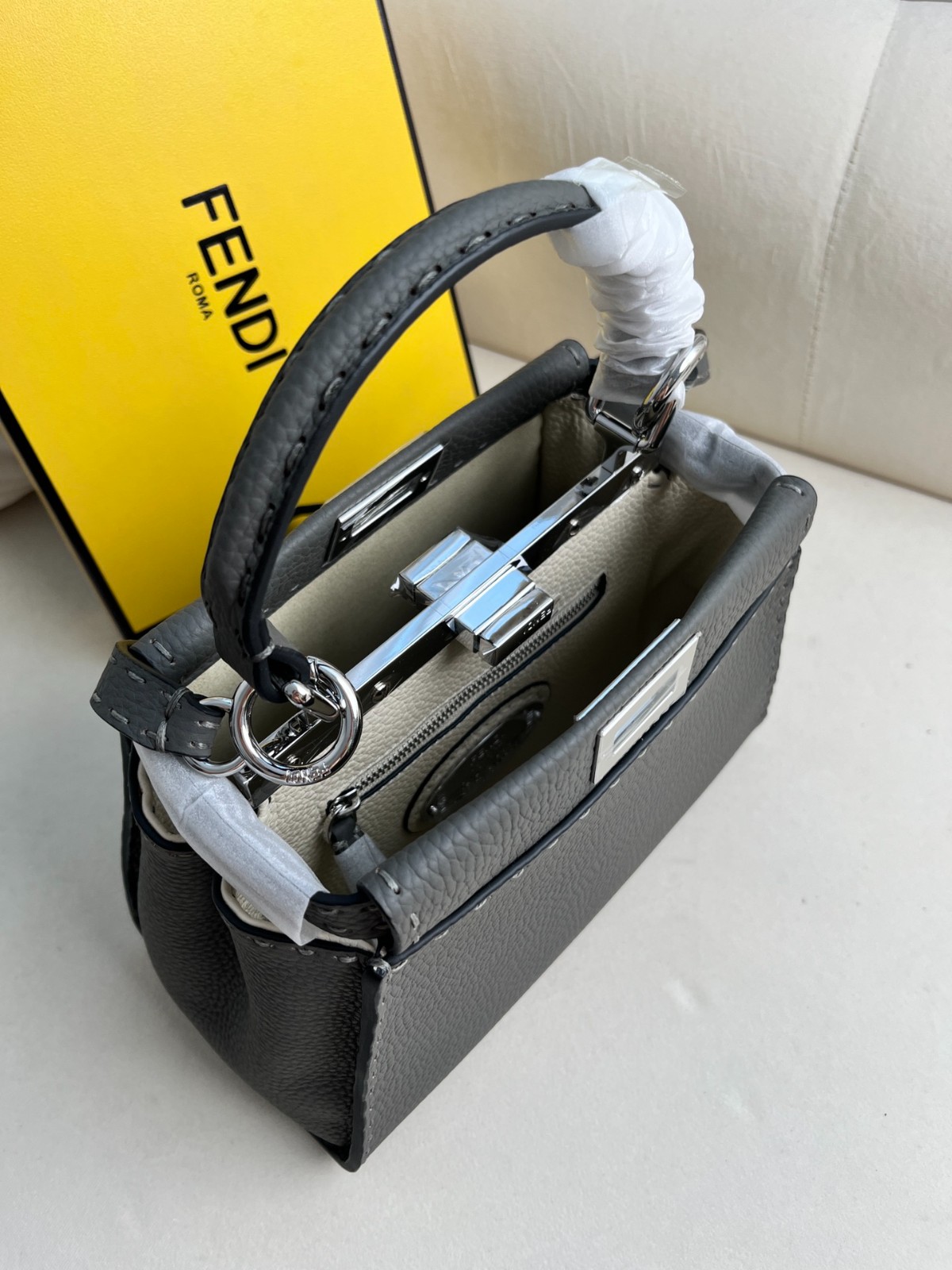 032 100123256 size 23x12x18cm