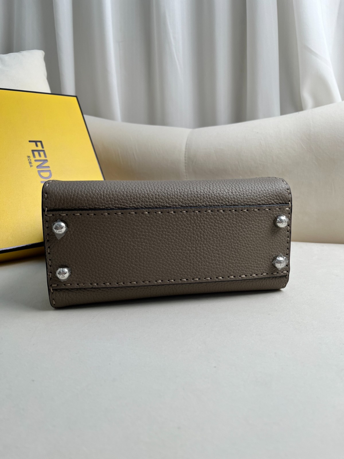 031 100123256 size 23x12x18cm