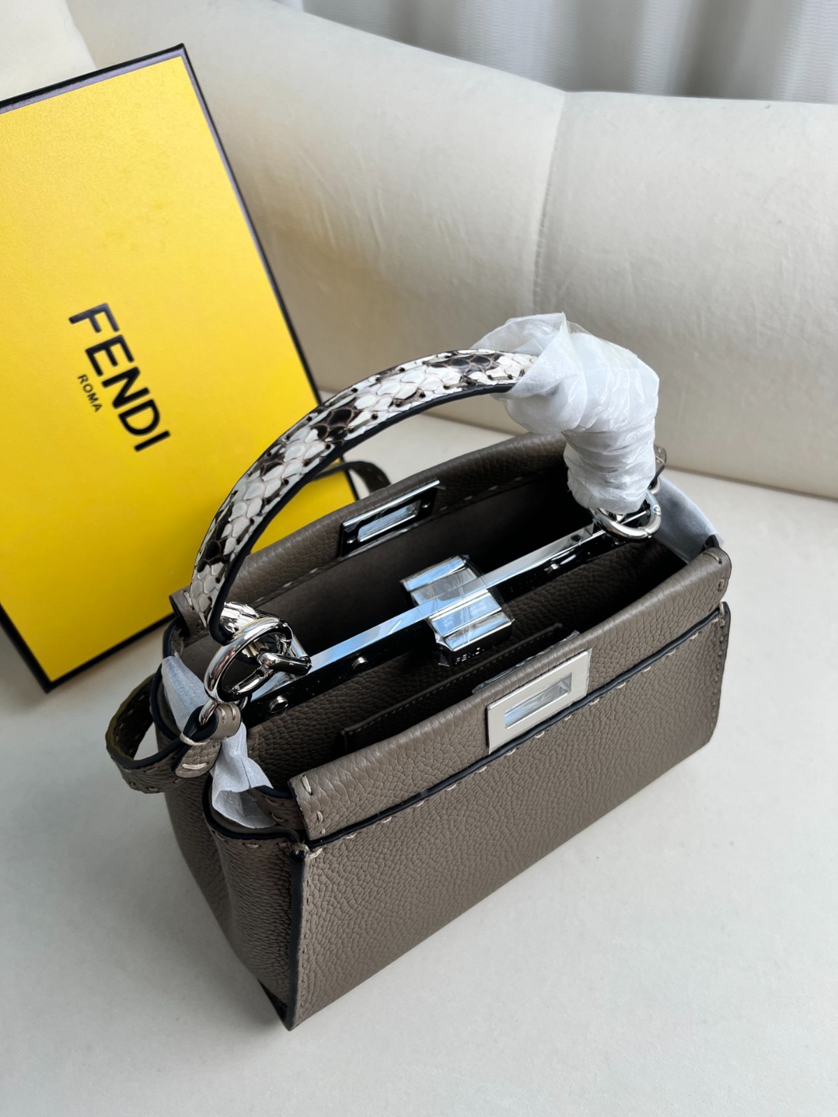 031 100123256 size 23x12x18cm