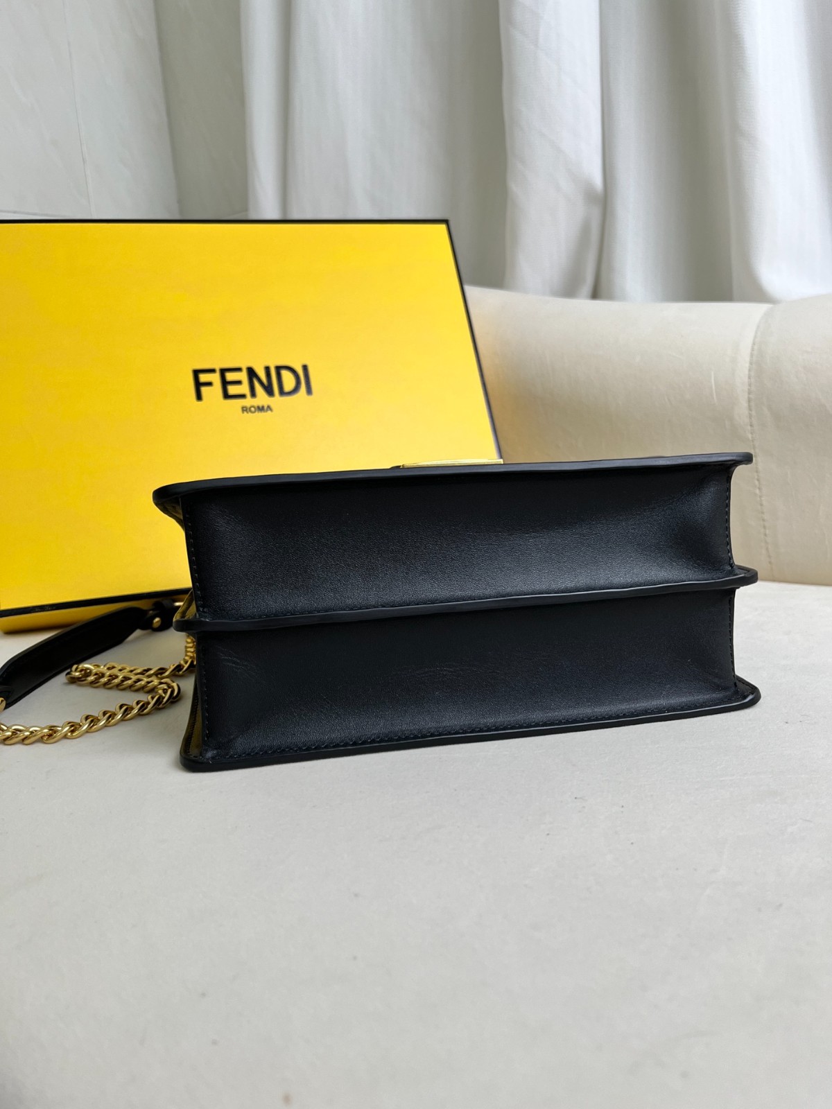 030 82123224 size 25x17x10cm