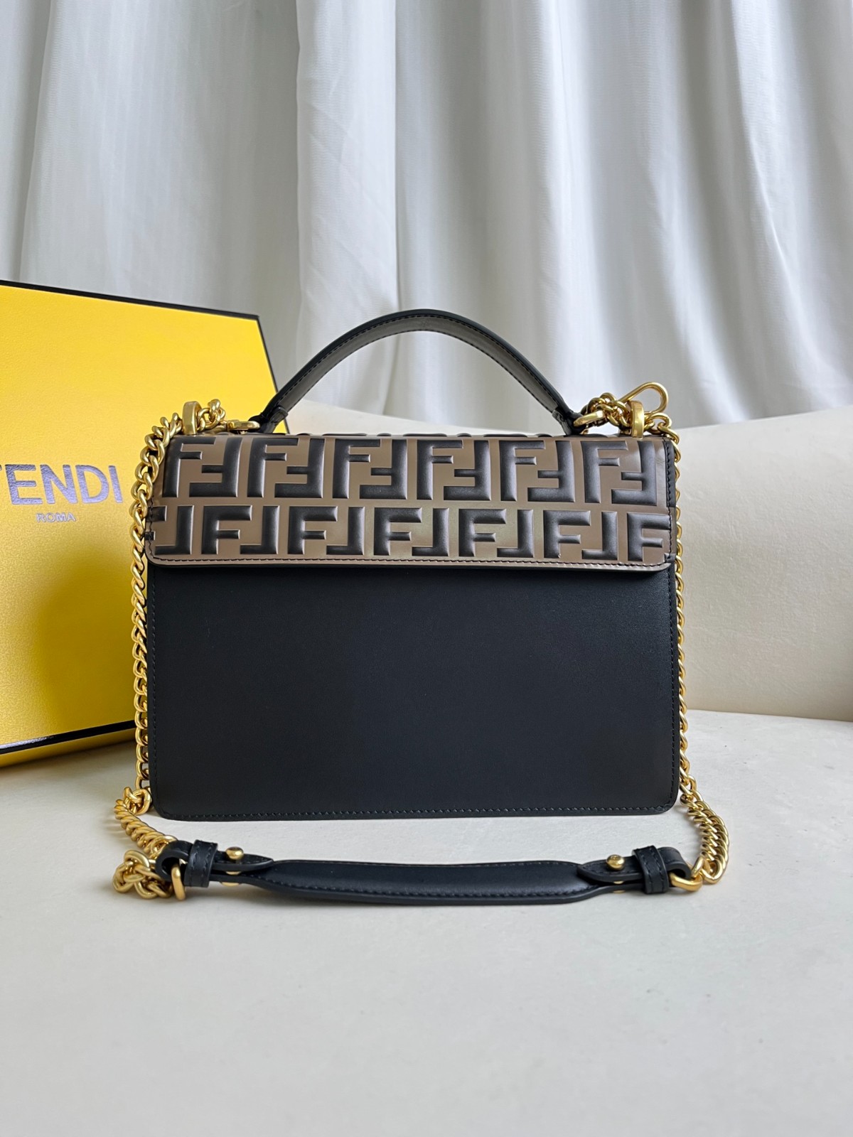 030 82123224 size 25x17x10cm