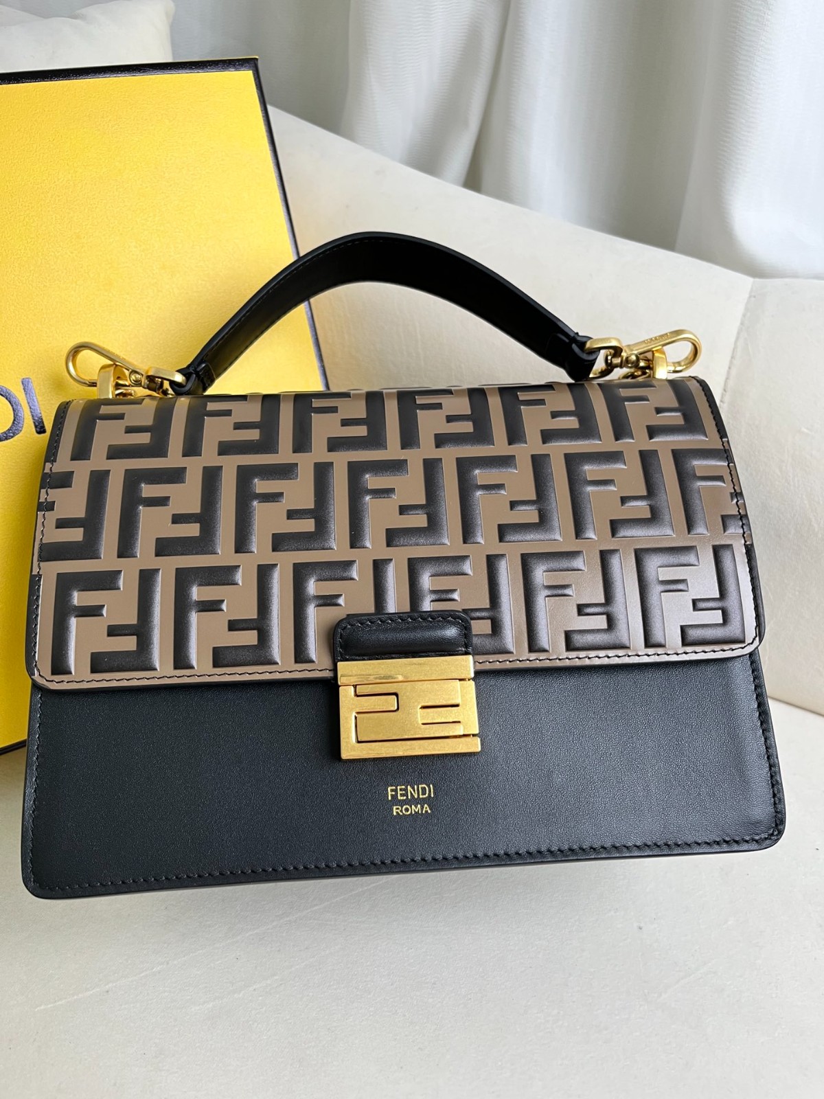 030 82123224 size 25x17x10cm
