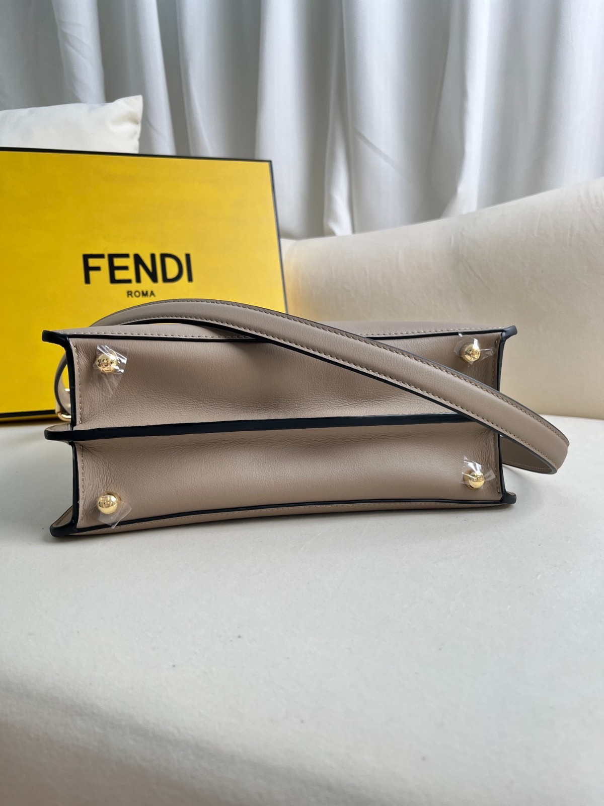 028 89123232 size  27x21x11cm