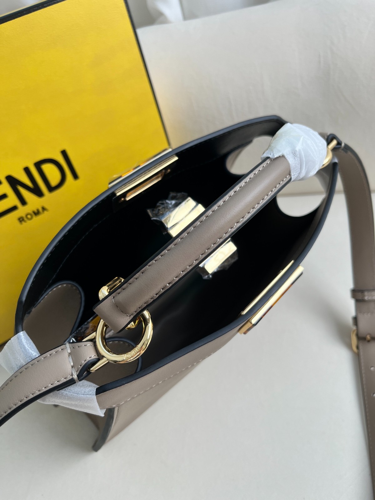 028 89123232 size  27x21x11cm