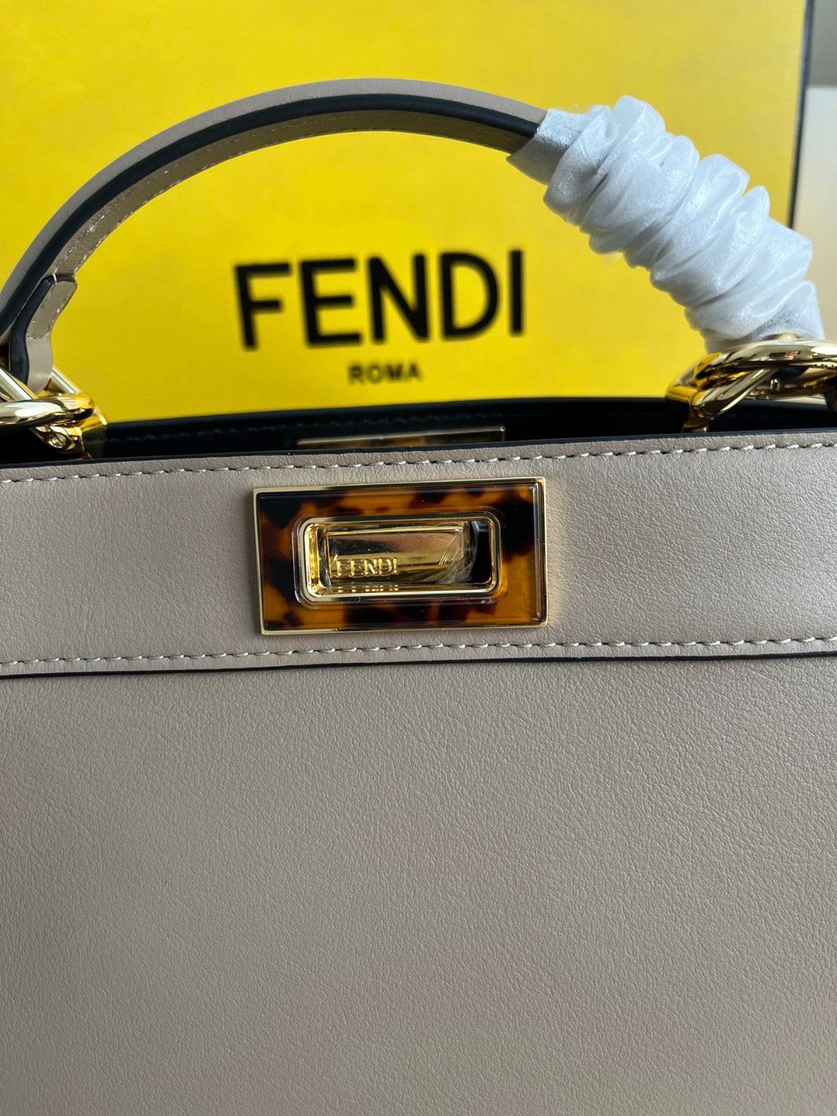 028 89123232 size  27x21x11cm