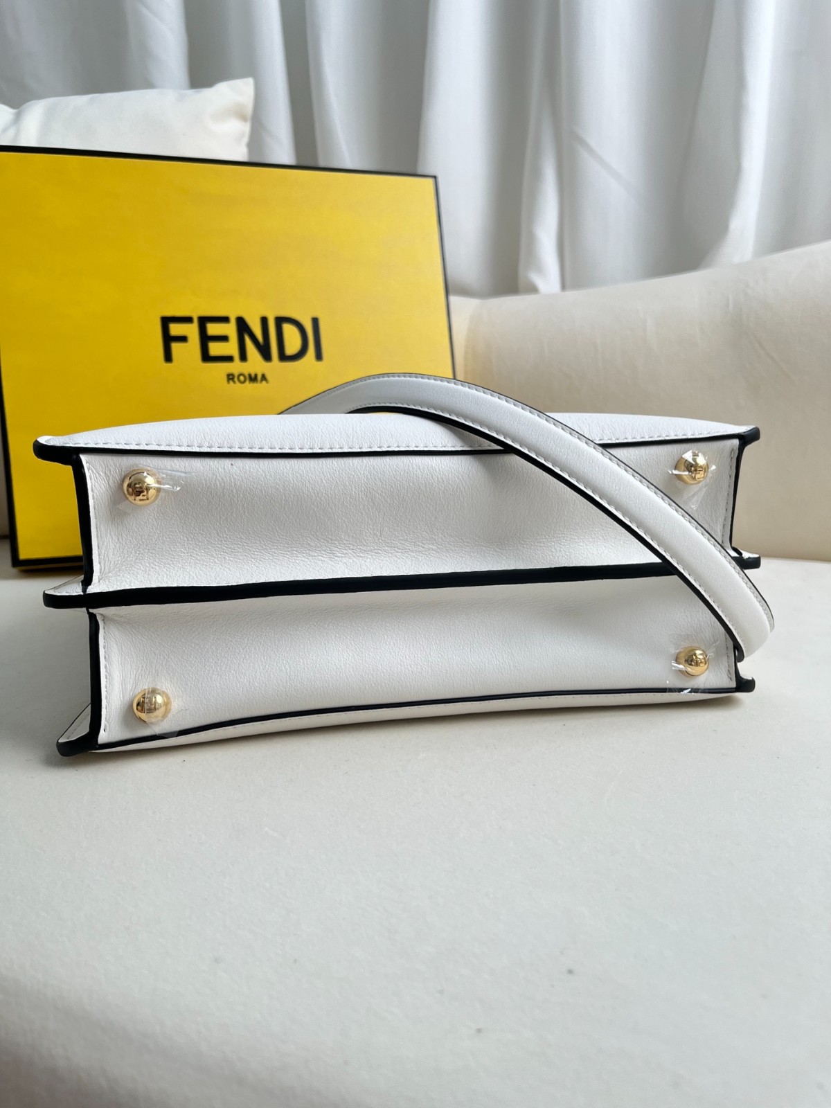 027 89123232 size  27x21x11cm