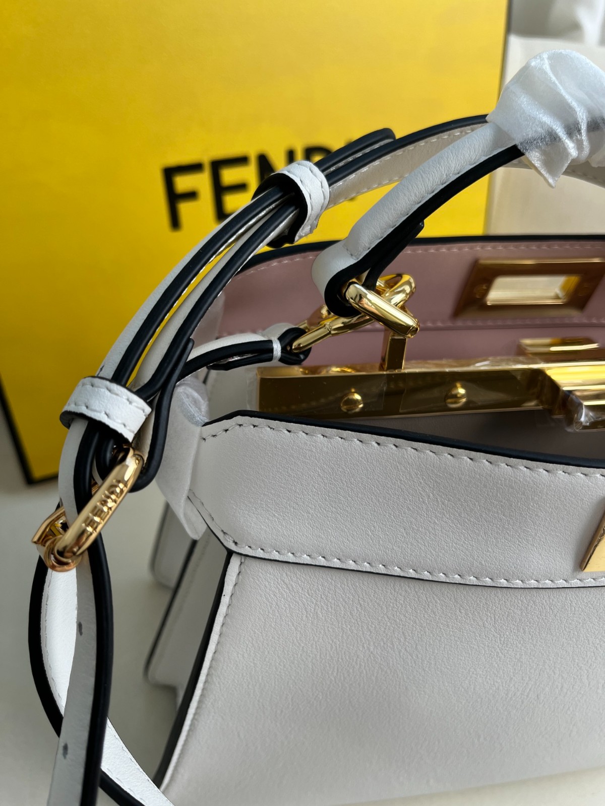 027 89123232 size  27x21x11cm