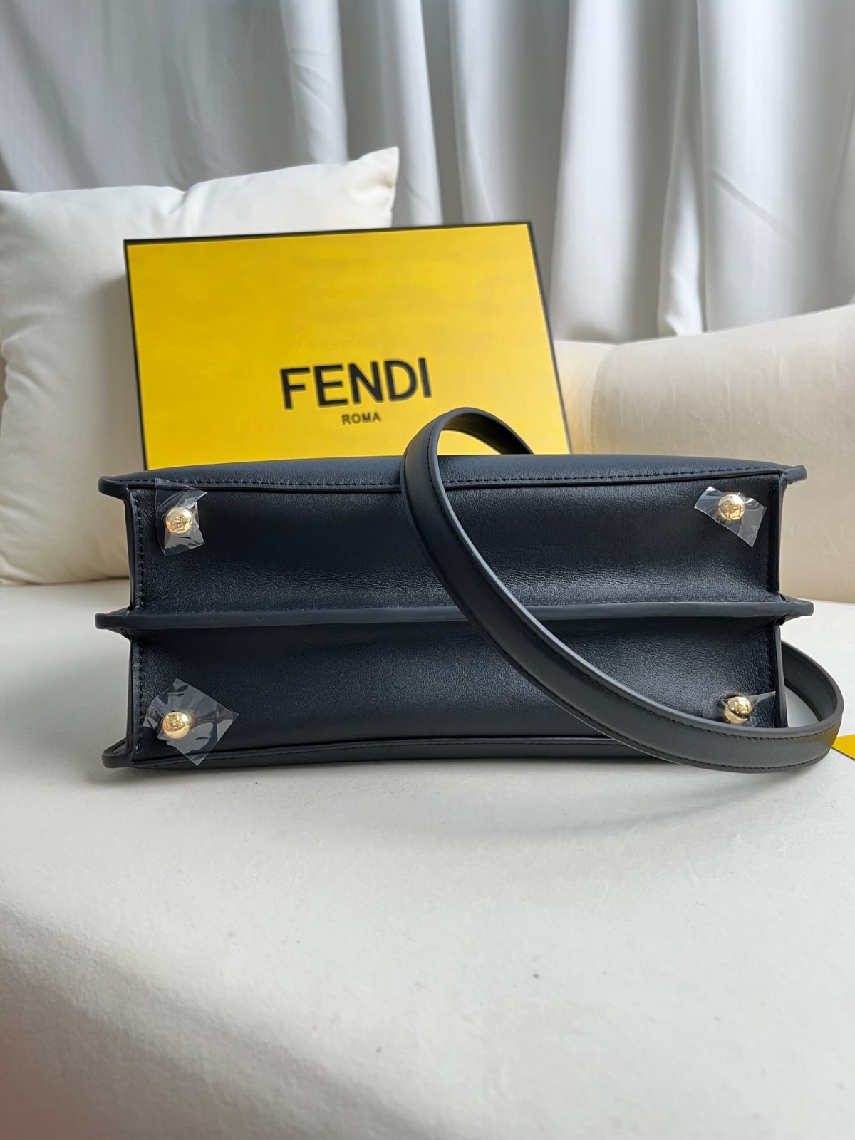 026 89123232 size  27x21x11cm