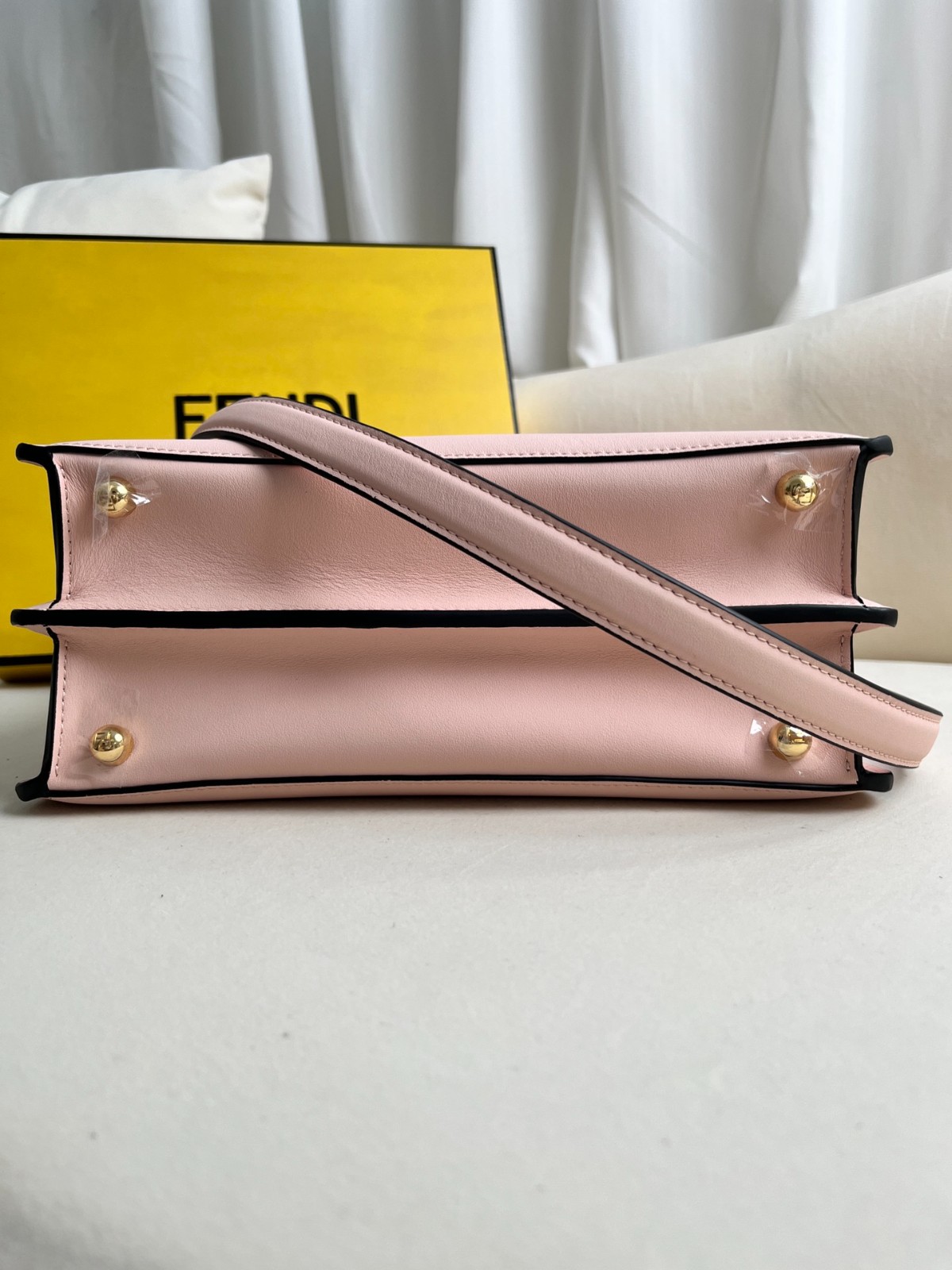 025 89123232 size  27x21x11cm