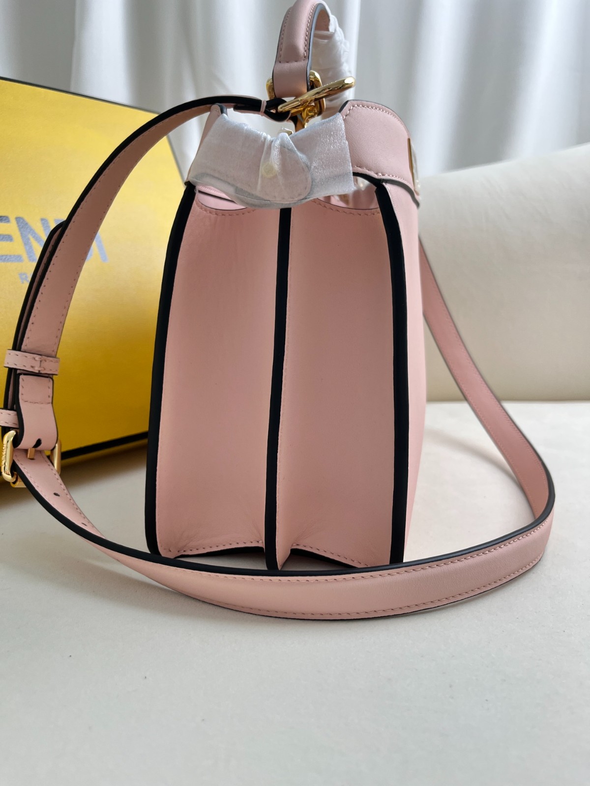 025 89123232 size  27x21x11cm