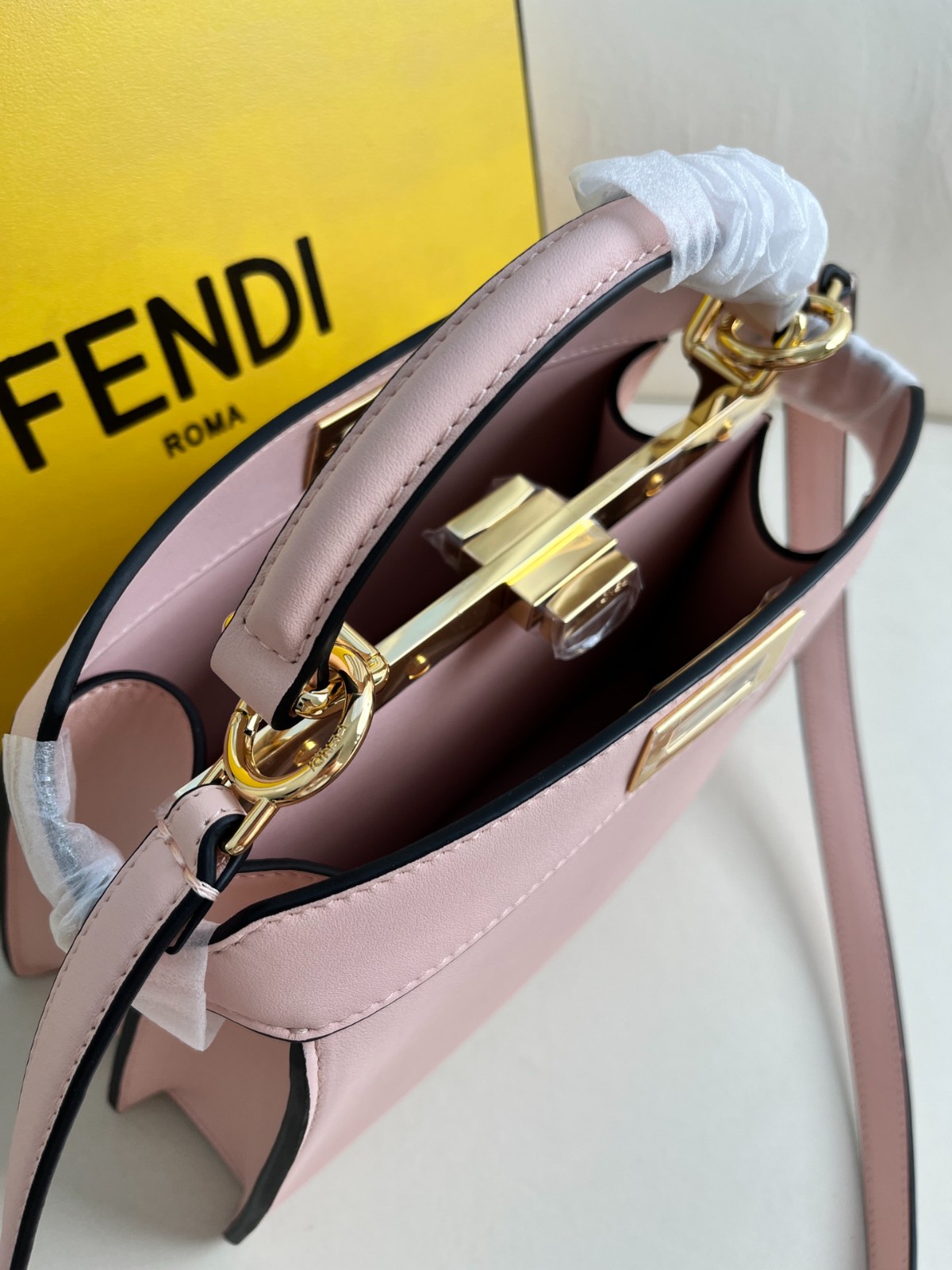 025 89123232 size  27x21x11cm
