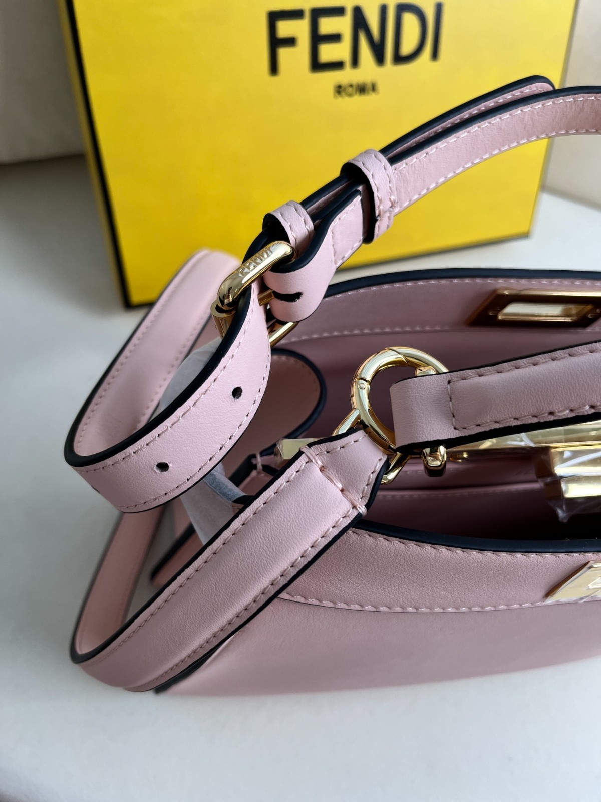 025 89123232 size  27x21x11cm