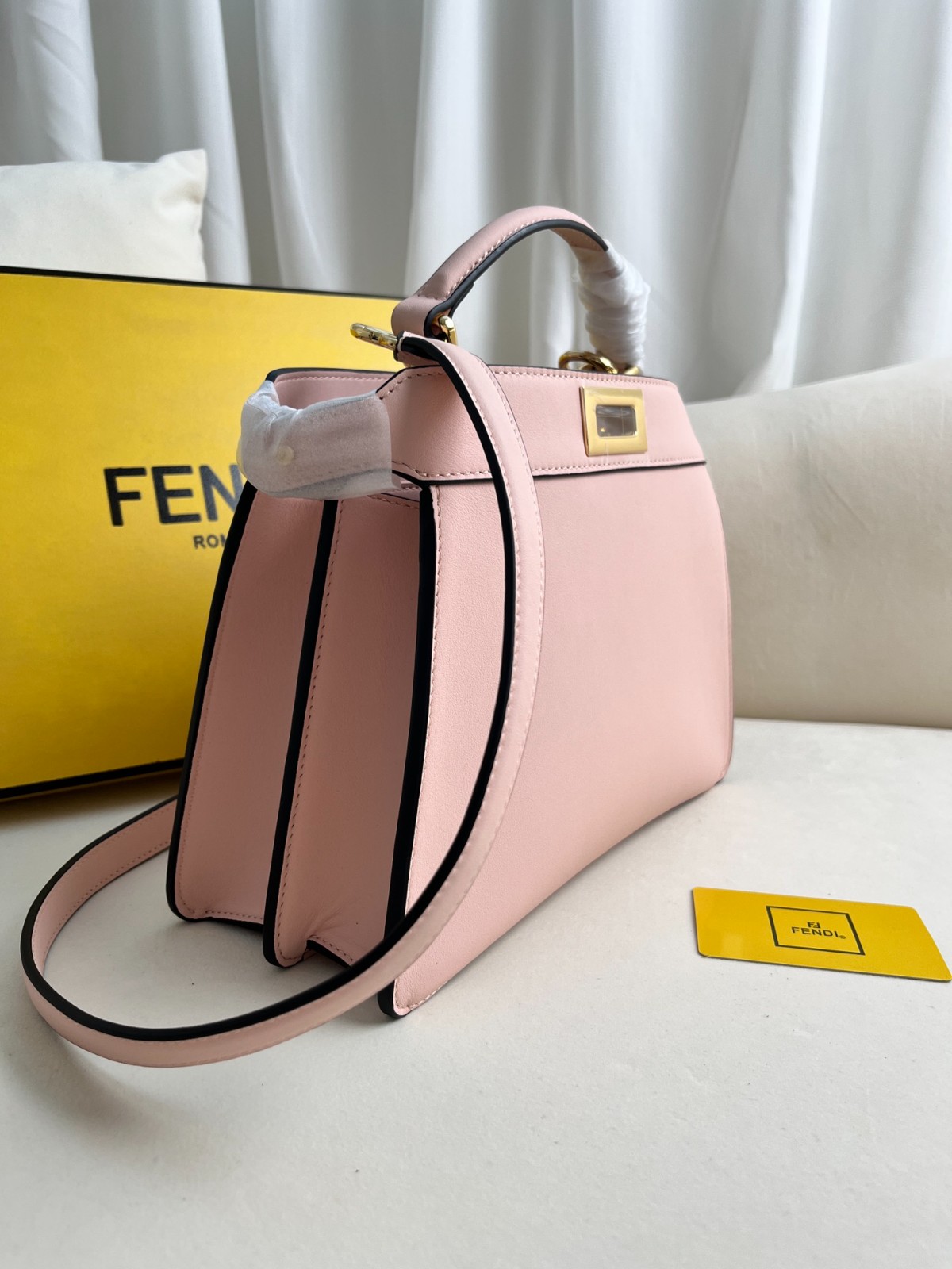 025 89123232 size  27x21x11cm