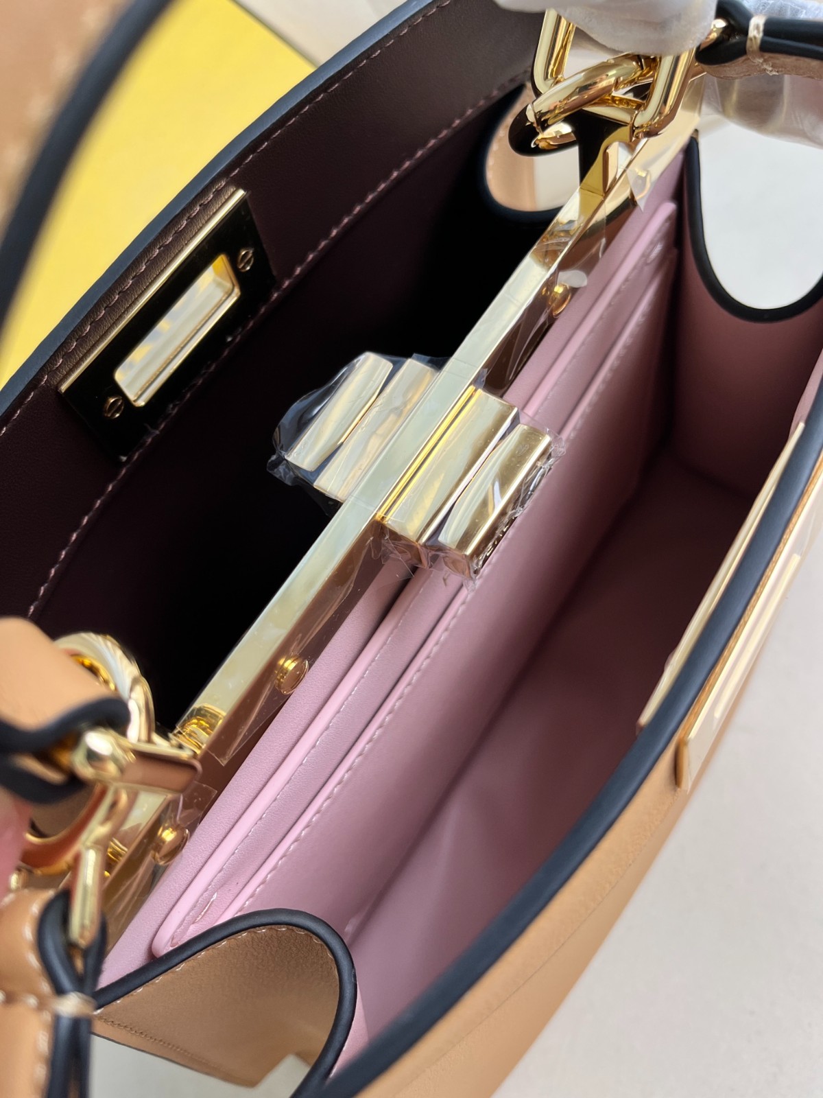 024 89123232 size  27x21x11cm