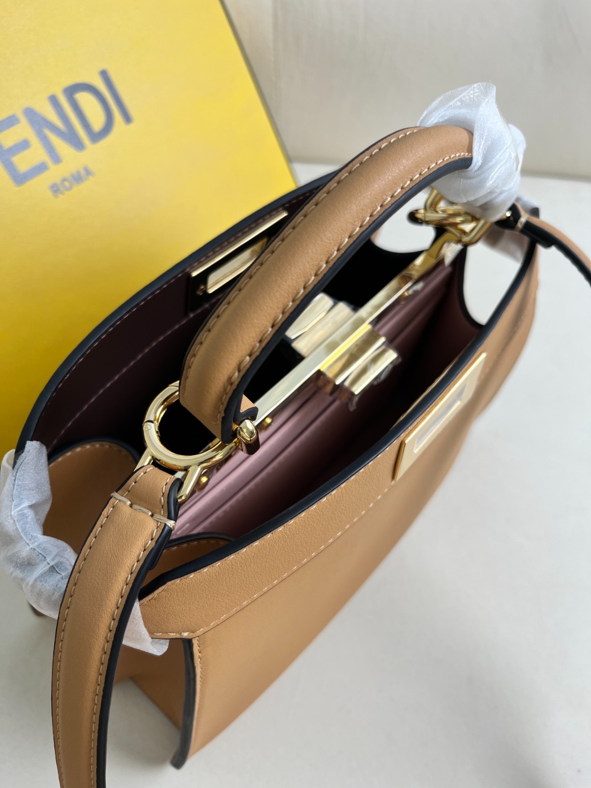024 89123232 size  27x21x11cm