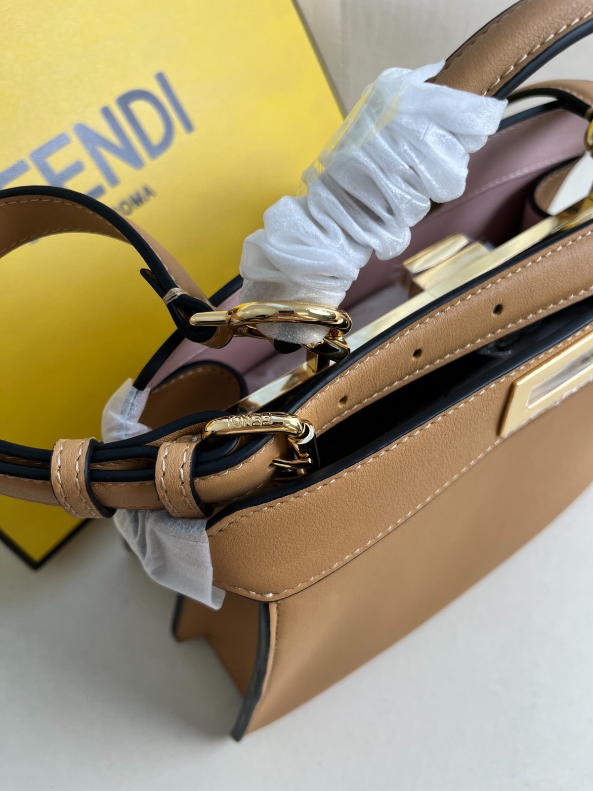 024 89123232 size  27x21x11cm