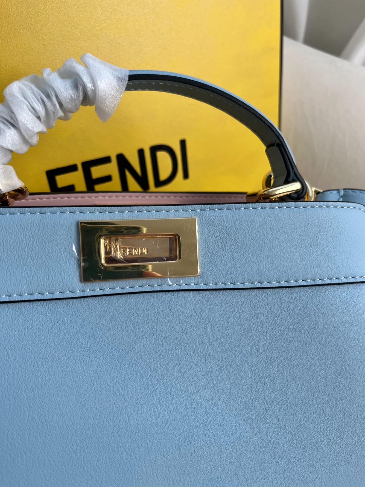 023 89123232 size  27x21x11cm