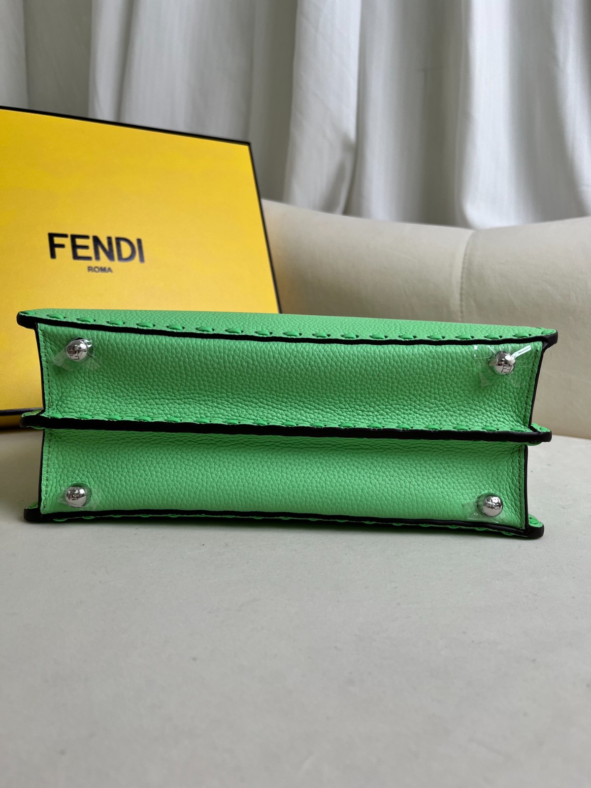 018 103123312 size 27x9.5x21cm