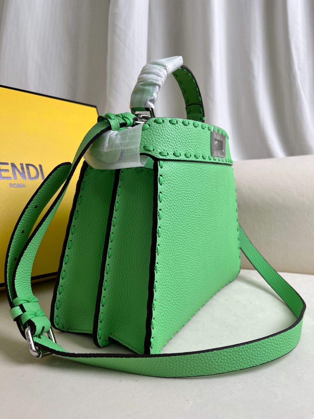 018 103123312 size 27x9.5x21cm