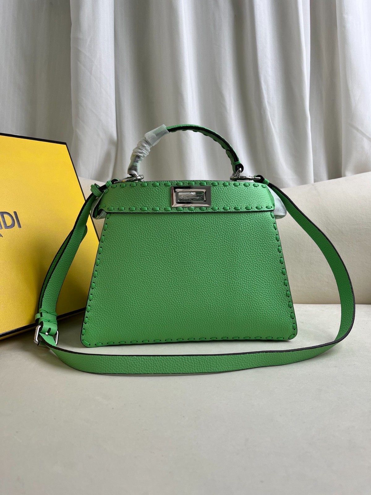 018 103123312 size 27x9.5x21cm