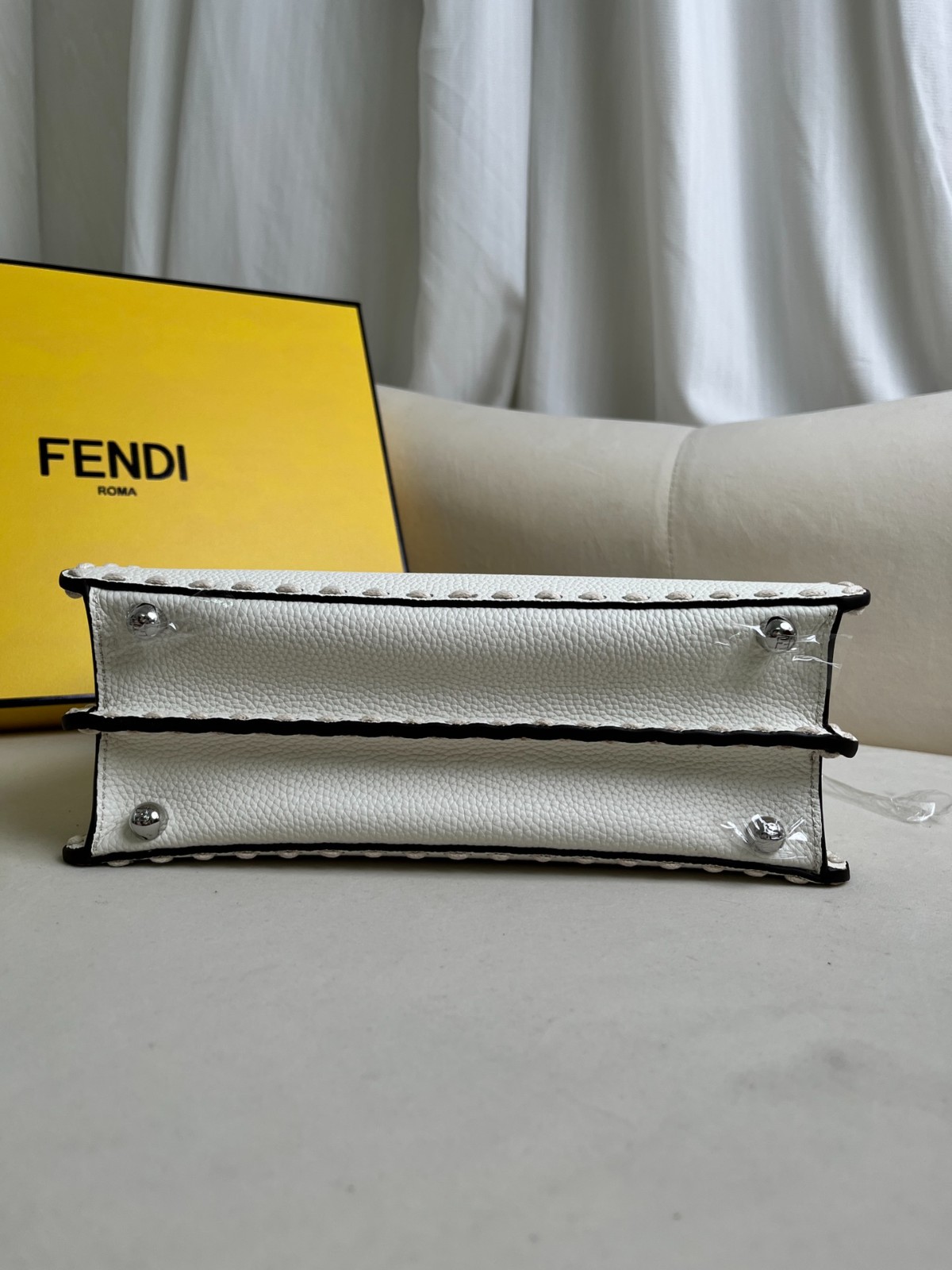017 108123316 size 27x9.5x21cm
