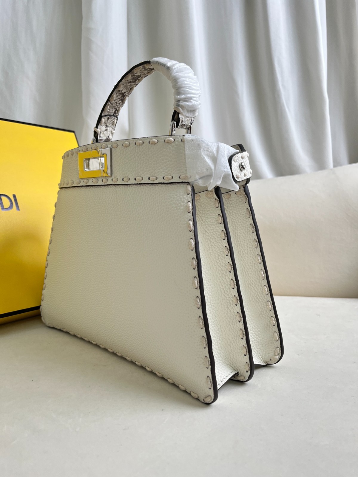 017 108123316 size 27x9.5x21cm